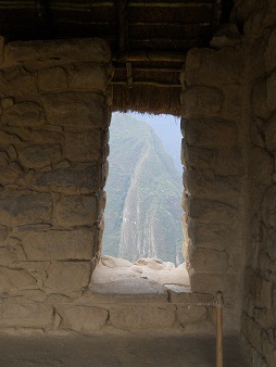 Machu Picchu, la casita de arriba, ventana
                    primer plano 03
