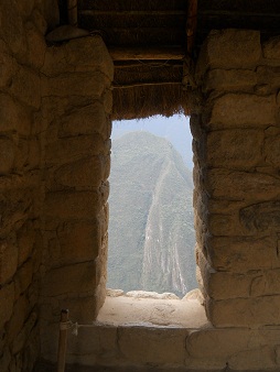Machu Picchu, la casita de arriba, ventana
                    primer plano 04