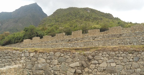 Tambo (lugar de reposo de los incas),
                    recinto con 10 puertas, foto panormica