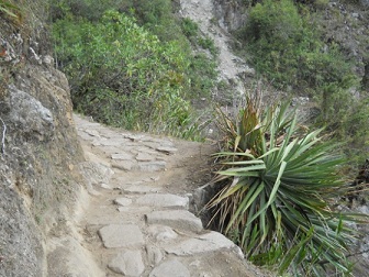 Camino al puente Inca, escalera irregular