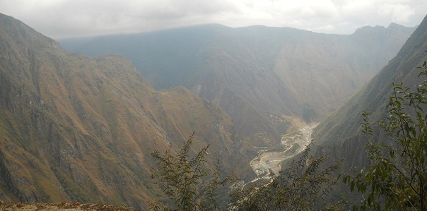 Camino al puente Inca, valle Urubamba, foto
                    panormica