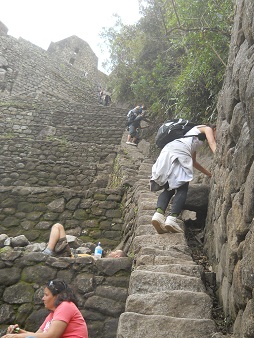 Pueblito Huaynapicchu, la escalera de la
                    bajada
