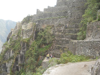 Pueblito Huaynapicchu con terrazas y
                            otra escalera 01