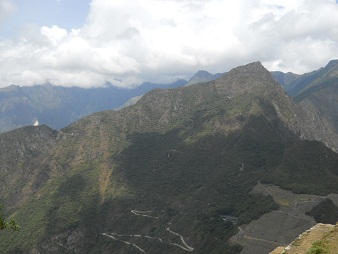 Subida a la cumbre de Huaynapicchu, vista a
                    montaas