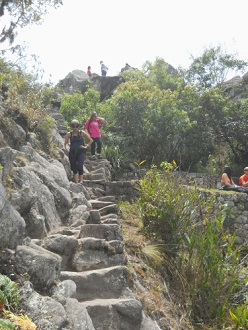 Subida a la cumbre de Huaynapicchu, ltimas
                    escaleras