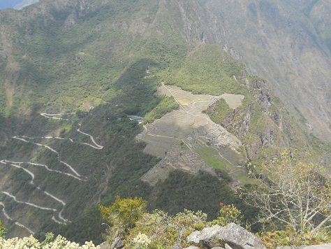 Punta del mirador Huaynapicchu, vista a Machu
                    Picchu