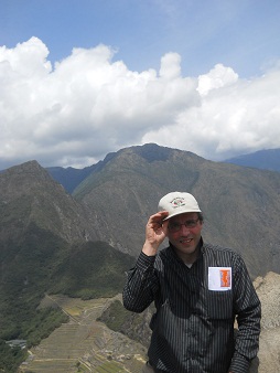 Michael Palomino en la punta del mirador
                    Huaynapicchu