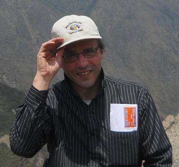 Michael Palomino en la punta del mirador
                    Huaynapicchu, primer plano