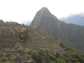 Machu Picchu: Sicht vom Sonnentempel aus auf die Hausberge 3