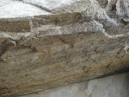 Mumienhöhle in Machu Picchu: Der Fels ist absolut flach geschnitten 2