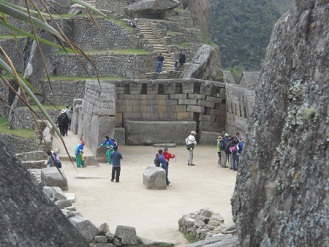 Sicht vom grossen Steinbruch auf den Haupttempel  mit dem Heiligen Platz