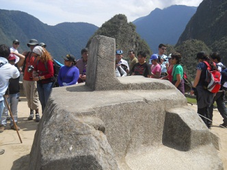 Machu Picchu: Der Sonnenuhr-Stein
                    (Sonnenjahr-Stein) 9