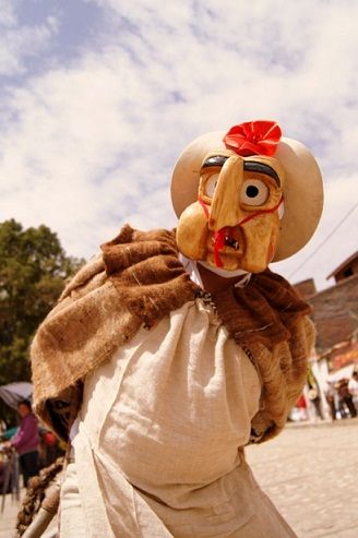 Valle Mantaro: Baile
                      Huaconada con mscara contra la justicia