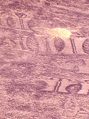 Buchstaben-Geoglyphen am Bemalten Berg
                          ("Cerro Pintado") bei Iquique,
                          Nord-Chile