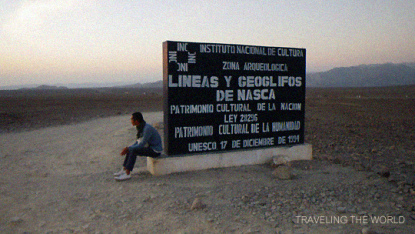 The information board of the Nasca
                plains after the UNESCO resolution of 17 December 1994
                to call the Nasca lines World Cultural Heritage