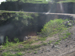 Feldweg mit
Abgrund Feldweg mit Abgrund