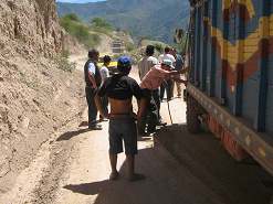 Cami�n con aver�a de conducci�n (04)