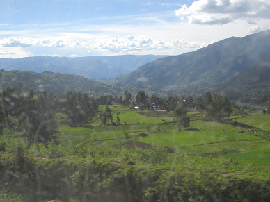 Weites Tal mit Panorama