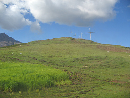 Kräuterfeld, Kreuze
und Wolke Kräuterfeld, Kreuze und
Wolke