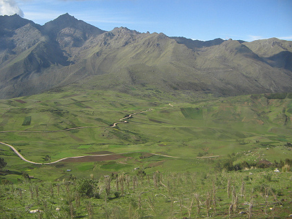 Strassenverlauf und Andenkette (02)