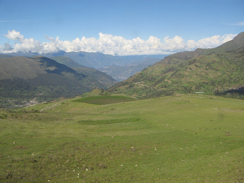 Aussicht ins Tal mit Panorama