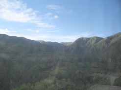 Berggipfel im letzten
                                    Sonnenschein (01)