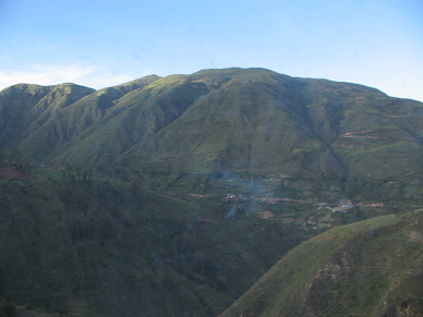 Berggipfel im letzten
                                    Sonnenschein (04)