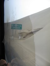 Panamericana-Anstieg mit einem Warnschild
                        "Durch Radar kontrollierte Strecke"
                        ("Via controlada por radar")