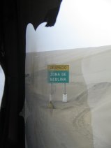 Panamericana, Warnschild
                        "Nebelzone" ("Zona de
                        neblina")