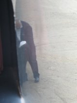 Busfahrer vor R�tselreifen (12)