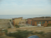 Panamericana Norte en el norte del Per
                        entre Mncora y Tumbes, pueblo en la playa