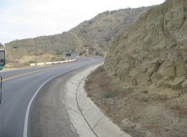 Panamericana Norte zwischen Mancora und Piura, steiler
            Anstieg (02)