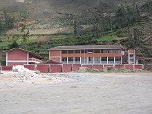 Palca, rotes Schulhaus (02)