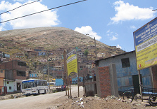 La Oroya, Häuser am Berg