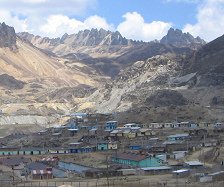 Pueblo de miner�a de Morococha (04), die monta�as
            dentadas