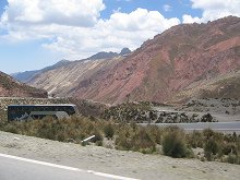 Strasse abw�rts in Serpentinen