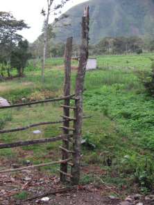 Ein Tor ohne Scharnier, der Verschluss