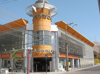 Kreuzung der Lynch-Strasse mit der
                    Fussg�ngerzone 21. Mai, das Einkaufszentrum Johnson