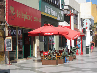 Fussg�ngerzone 21. Mai, Pizzeria mit der
                    M�glichkeit, draussen zu essen