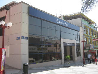 Kreuzung der Passage 21. Mai mit der
                    Sangra-Passage (pasaje Sangra), die Chile-Bank
                    ("Banco de Chile")