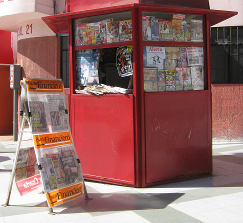 Fussg�ngerzone 21. Mai, Zeitungsladen,
                    Nahaufnahme