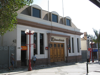 Fussg�ngerzone 21. Mai, die Staatsbank
                    ("banco del estado")