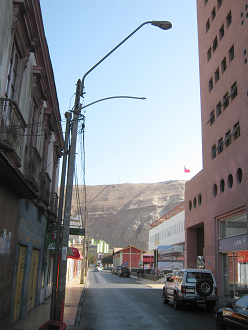 Prattstrasse, Sicht auf den Morroberg
                    ("cerro Morro") mit der Fahne