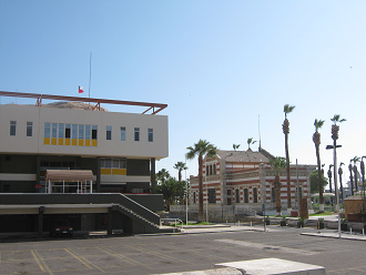 Das Kulturzentrum mit dem Morroberg mit der
                    Fahne