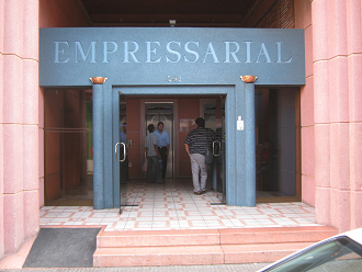 La torre "Empressarial" en calle Pratt
                  no.391, la entrada