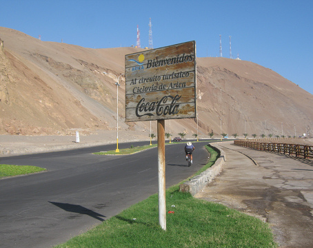 St. Martinsallee, Tafel "Veloweg"
                    ("ciclov�a") mit
                    "Touristenrundweg" ("circuito
                    tur�stico")