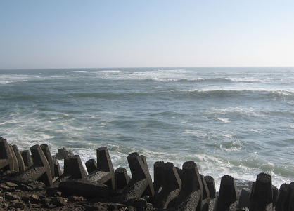 Das wilde Meer mit seinen Wellen
                              (02)