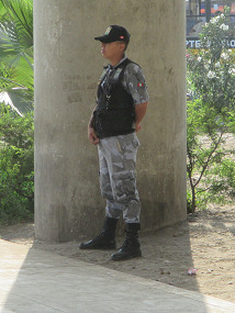 Besetzung durch das Serenazgo, die
                            Nazis vom Hitler-B�rgermeister Peter-Moses
                            mit Kampfstiefeln